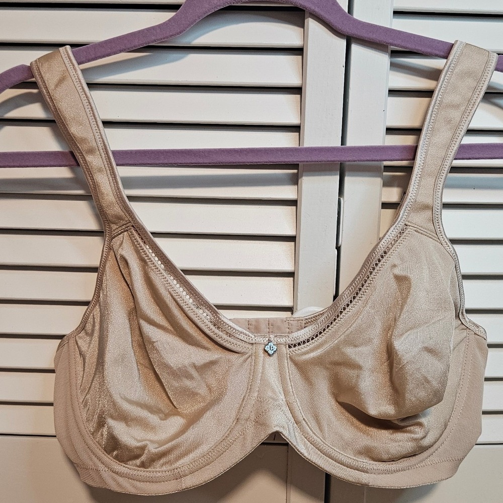Breezies Nude Full Coverage Underwire Bra 36DD Cushioned Straps Ultimair Lining